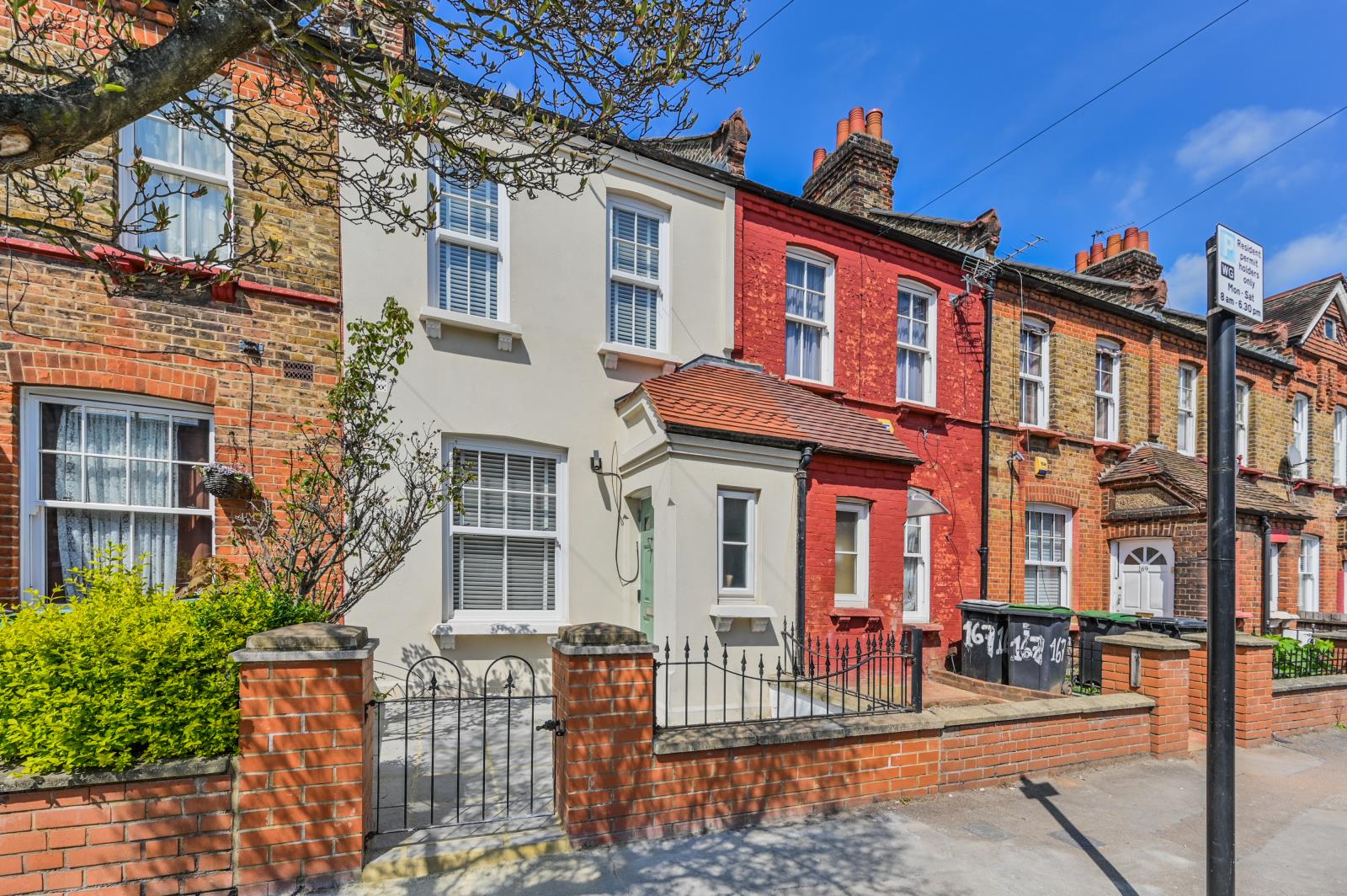 Farrant Avenue, London
